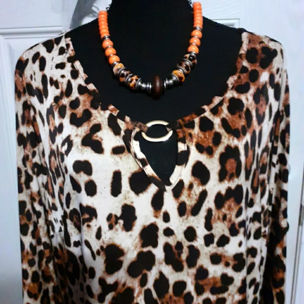 Dress and necklace set - Picture 1 of 6